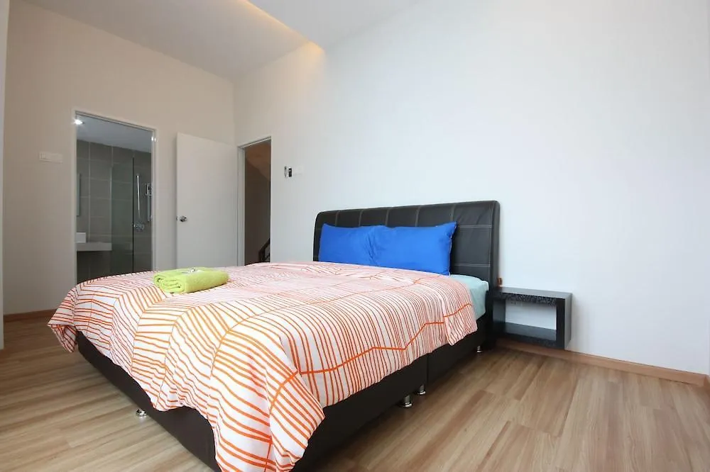 New Corner Shamrock Beach Villas Seaview location
